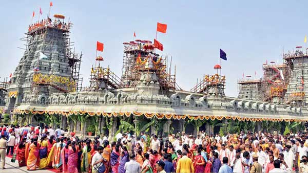 బ్రహ్మోత్సవాలకు కాంతులీనుతున్న యాదాద్రి ...