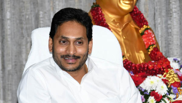 ఎమ్మెల్యేలు జనంలోకి వెళ్లకుండా మొహం చాటేస్తున్నారని ఆగ్రహం ఎమ్మెల్యేలు జనంలోకి వెళ్లకుండా మొహం చాటేస్తున్నారని ఆగ్రహం