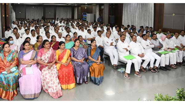 వరస్ట్ పెర్ఫార్మెన్స్ జాబితాలో 20 నుండి 30 మంది ఎమ్మెల్యేలు వరస్ట్ పెర్ఫార్మెన్స్ జాబితాలో 20 నుండి 30 మంది ఎమ్మెల్యేలు