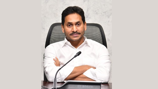 జగన్ పై కేసులు పెద్ద తప్పు