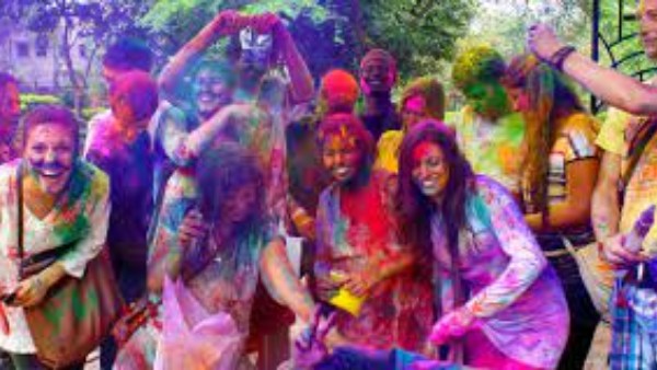 హోలీ నాడు వాస్తు నియమాలు పాటిస్తే ధన లాభం