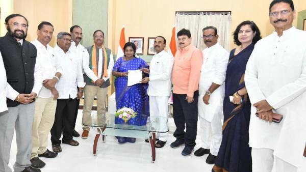 వారికి ఆర్థిక సాయం చేయాలంటూ ఈటల రాజేందర్