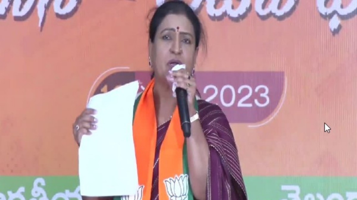 మహిళలకు రక్షణేది అంటూ ప్రశ్నించిన డీకే అరుణ మహిళలకు రక్షణేది అంటూ ప్రశ్నించిన డీకే అరుణ