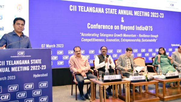 హైదరాబాద్‌లోనే 50 శాతం టీకాల ఉత్పత్తి: కేటీఆర్