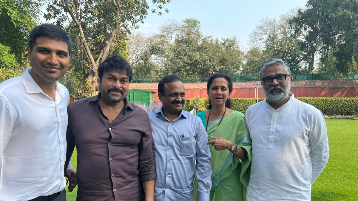 MoH Amit Shah met Megastar Chiranjeevi and his Son, RRR actor Ram Charan in Delhi MoH Amit Shah met Megastar Chiranjeevi and his Son, RRR actor Ram Charan in Delhi