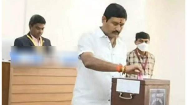YSRCP’s Nellimarla MLA Badhukonda Appala Naidu reach assembly by special flight to Vote MLC poll YSRCP’s Nellimarla MLA Badhukonda Appala Naidu reach assembly by special flight to Vote MLC poll