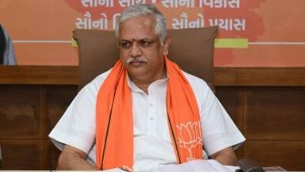 బీఎల్ సంతోష్ పై పోస్టర్లు బీఆర్ఎస్ పనే బీఎల్ సంతోష్ పై పోస్టర్లు బీఆర్ఎస్ పనే