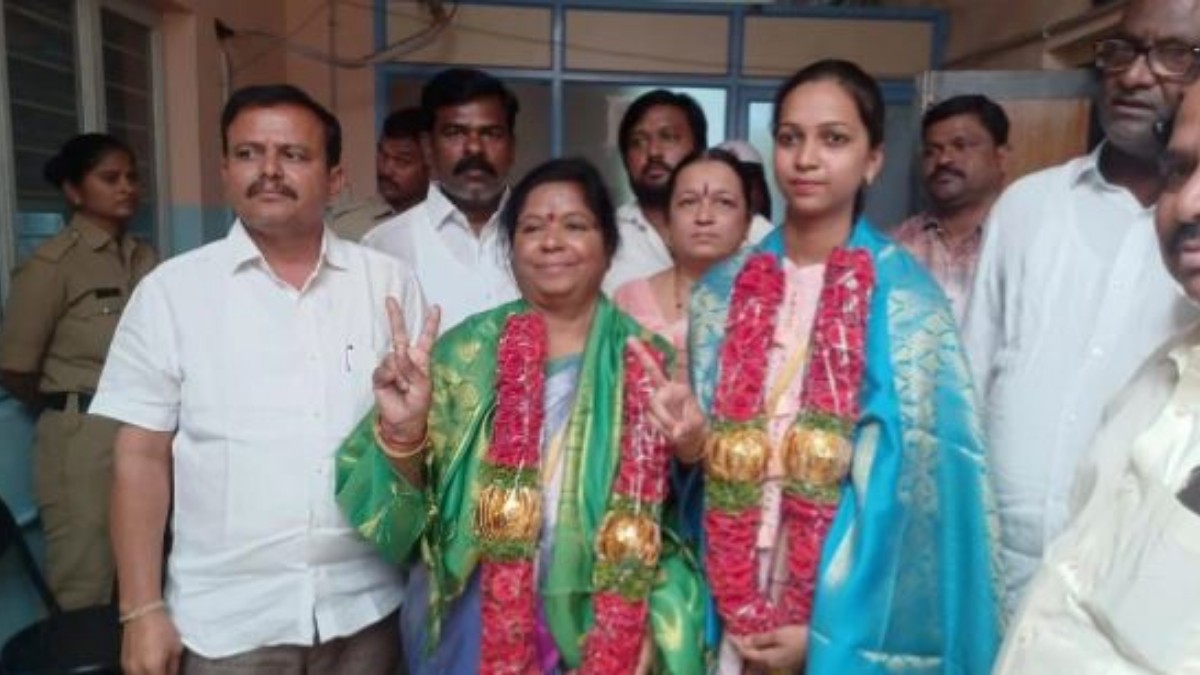 Counter blow to BJP in Bellary, Triveni is the lady leader of the Congress party in the Mayor seat of Bellary. 