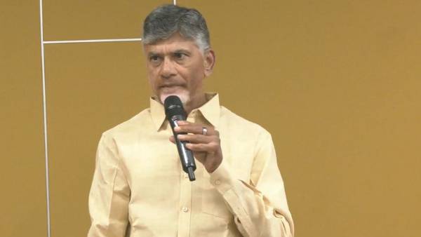 సన్మానించిన చంద్రబాబు