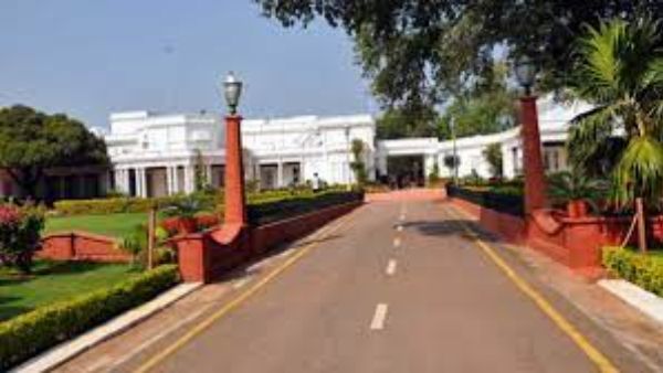 రాష్ట్రపతి నిలయంలో పంచాంగ శ్రవణం రాష్ట్రపతి నిలయంలో పంచాంగ శ్రవణం