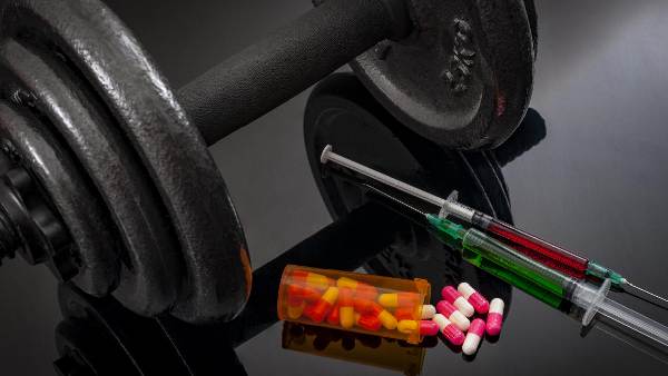 జిమ్ లో 180 ఇంజక్షన్లను 1100 స్టెరాయిడ్ మాత్రల స్వాధీనం