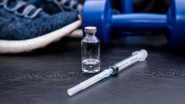 పోలీసుల తనిఖీల్లో బయటపడ్డ స్టెరాయిడ్ ఇంజక్షన్లు