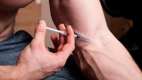 యువకులే టార్గెట్ గా స్టెరాయిడ్ ఇంజక్షన్లను అలవాటు చేస్తున్న జిమ్ సెంటర్లు