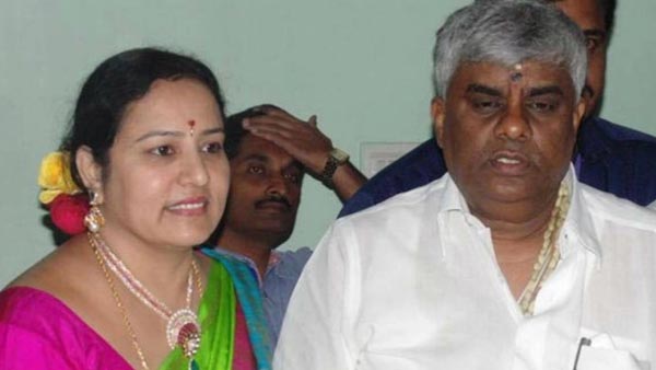 Karnataka: Quarrels in the former prime ministers family over Hassan MLA ticket.