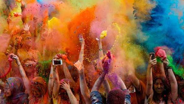 హోలీ నాడు ఈ వస్తువులతో ఆర్ధిక ఇబ్బందులకు చెక్ హోలీ నాడు ఈ వస్తువులతో ఆర్ధిక ఇబ్బందులకు చెక్