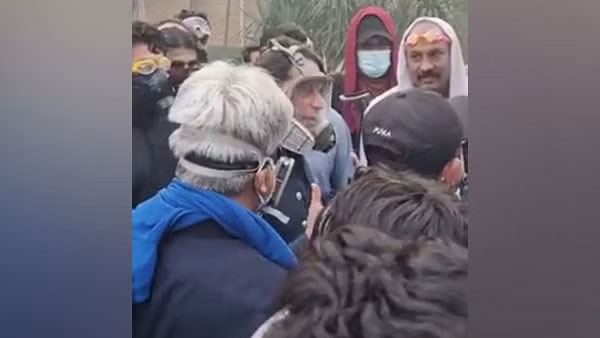 గ్యాస్ మాస్క్..