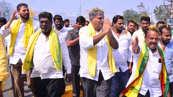 బీసీ నాయకుడిపై కేసు పెట్టడం దారుణం