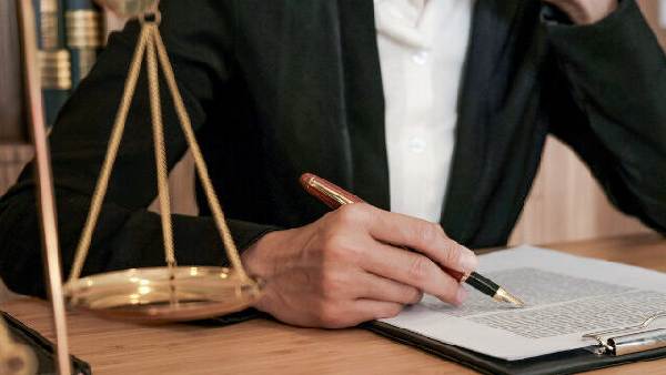 సినిమా స్టైల్లో పక్కాప్లాన్