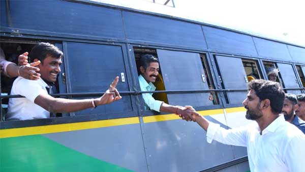 లోకేష్ కు ప్రజల నుండి వస్తున్న మద్దతు చూసే కేసులు.. అడ్డగింతలు: టీడీపీ లోకేష్ కు ప్రజల నుండి వస్తున్న మద్దతు చూసే కేసులు.. అడ్డగింతలు: టీడీపీ