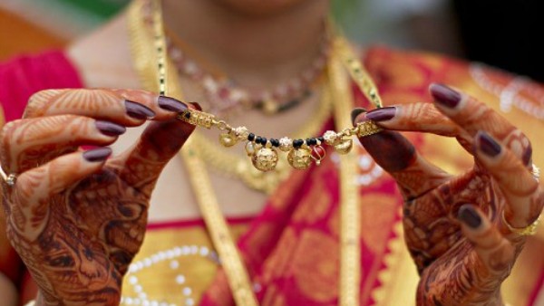 మంగళసూత్రానికి హెయిర్ పిన్నులు, పిన్నీసులు .. భర్త ఆయుక్షీణం