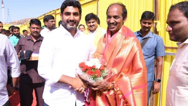 లోకేష్ ను కలిసిన ఎమ్మెల్సీలు.. లోకేష్ ను కలిసిన ఎమ్మెల్సీలు..