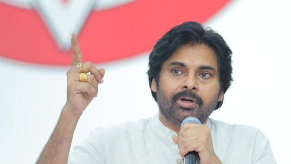 కాపు సంక్షేమ సేన సమావేశంలో.. కాపు సంక్షేమ సేన సమావేశంలో..