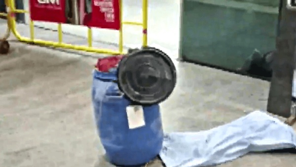 ప్లాస్టిక్ డ్రమ్ లో మహిళ శవం