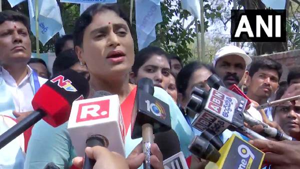 కాళేశ్వరం ప్రాజెక్టు దేశంలోనే అతిపెద్ద స్కాం అంటూ షర్మిల