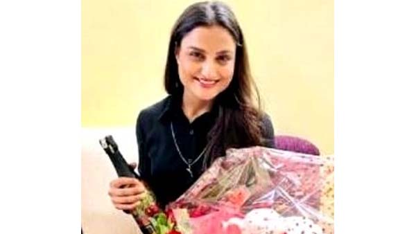  దుబాయ్ నుంచి వచ్చిన అర్చనా