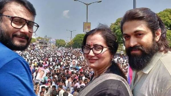 అనుచరులకు టికెట్లు..