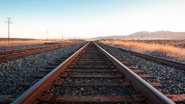 రైలు వేగాన్ని పట్టాలు తట్టుకుంటాయా?