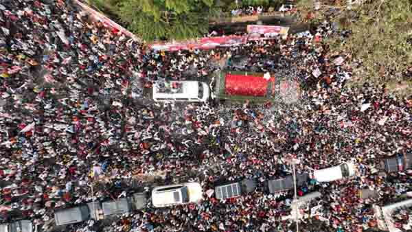 vijayawada bandar road filled with janasena cadre following pawan kalyans varahi yatra 