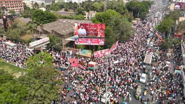 vijayawada bandar road filled with janasena cadre following pawan kalyans varahi yatra 
