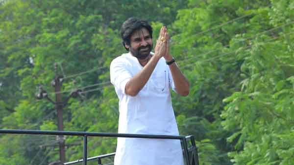 vijayawada bandar road filled with janasena cadre following pawan kalyans varahi yatra 