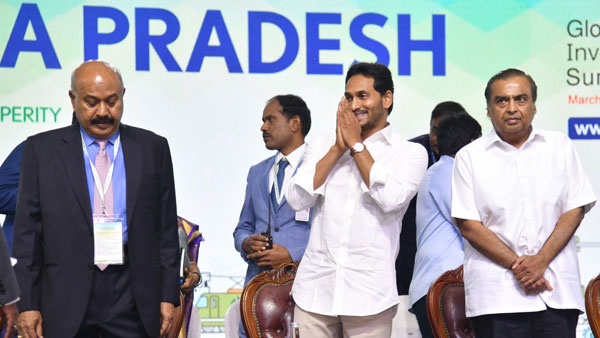 సీఎం జగన్ - అంబానీ సన్నిహితంగా