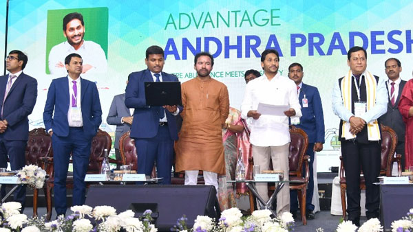 ప్రముఖలను రప్పించటంలో సీఎం సక్సెస్...