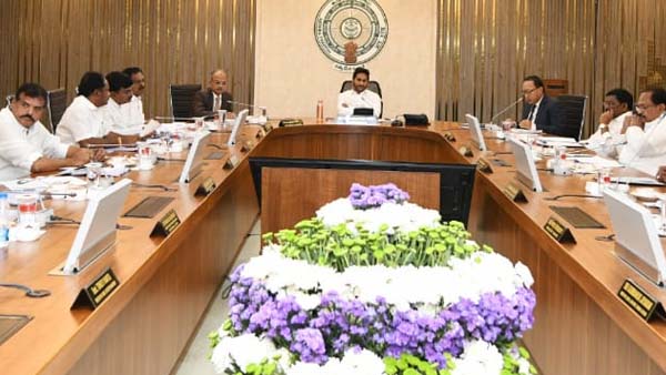  పింఛన్ దారులకు జగన్ గుడ్ న్యూస్.. 3వేలకు వృద్ధాప్య పింఛన్ పెంపు
