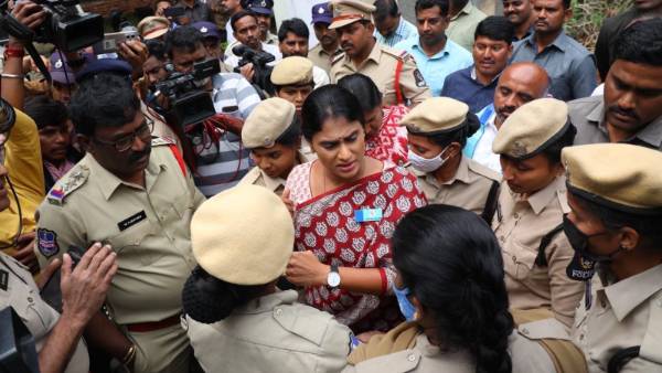 TSPSC Paper leak: YSRTP Chief YS Sharmila demand enquiry by CBI and sitting judges
