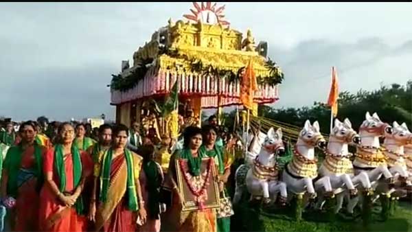 Amaravati Farmers Yatra Ratham reaches Arasavalli, Farmers to perform special pooja today Amaravati Farmers Yatra Ratham reaches Arasavalli, Farmers to perform special pooja today