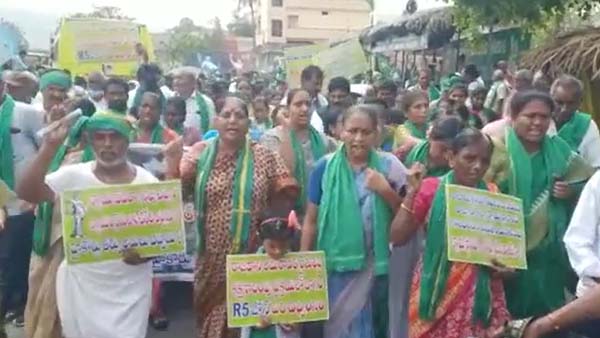  amaravati with farmers rally against R5 zone versus anti-chandrababu flexies
