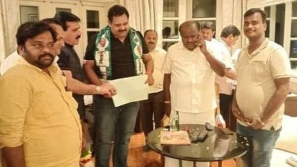 Congress party leader Anil Lad who came out of Congress party 