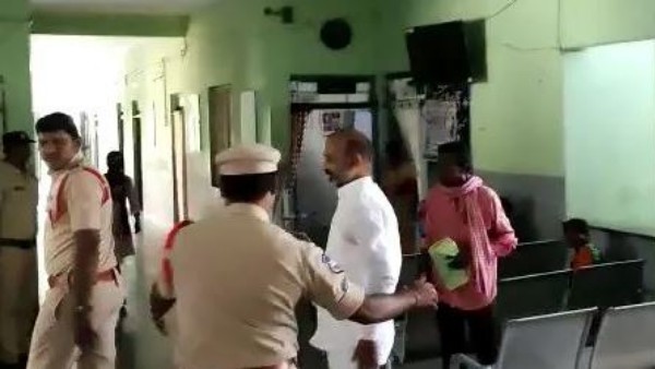  Bandi Sanjay in Hanmakonda court.. BRS ranks attacked with sandals and eggs, police lathi charge