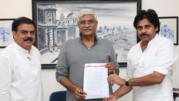 Pawan Kalyan meets Gajendra Singh Shekhawat Pawan Kalyan meets Gajendra Singh Shekhawat