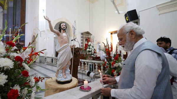  PM Modi visited Sacred Heart Cathedral Catholic Church