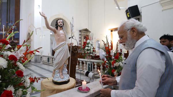  Modi praying in a Church