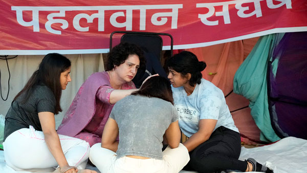 Priyanka Gandhi Vadra meets the wrestlers protesting