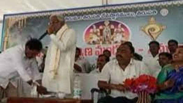 Deputy CM Narayana Swamy bowed YV Subbareddy feet: YCP leaders shocked!!