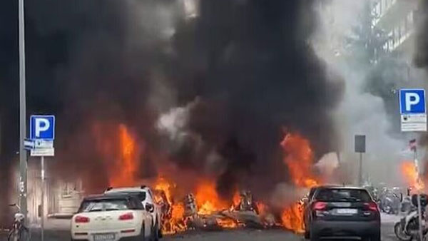 A huge explosion in Italy has caused several cars to burn