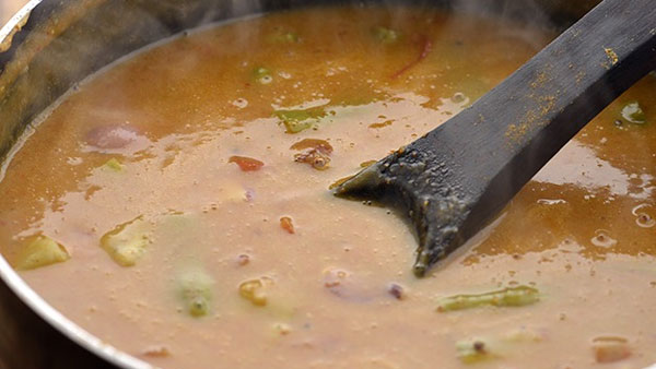 The husband took revenge by pouring hot sambar on his wife due to illegal affair in Tamil Nadu