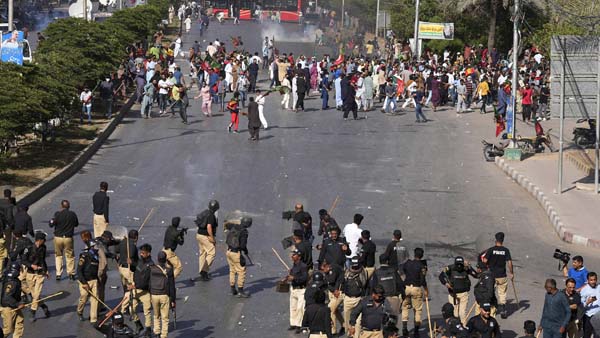 protest against the arrest of Pak former pm Imran Khan protest against the arrest of Pak former pm Imran Khan